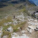 Blick zurück. Gut ersichtlich wie steil der Bergpfad ist, der auf den Gipfel des Pizzo di Claro führt