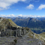 super schönes Breitbildfoto mit Blick in die Tessiner und Bündner Berge