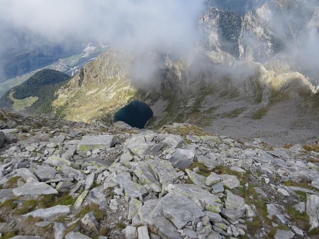 um nicht den gleichen Weg unter die Füsse zu nehmen, steigen wir auf der anderen Seite des Pizzo di Claro ab