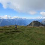 bei Punkt 2287 m.ü.M. verlieren sich die Wegspuren wieder im Gras