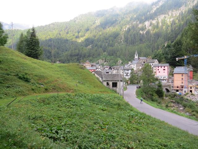 beim grossen Parkplatz bei Fusio mit Blick Richtung Fusio