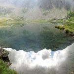 auf dem Lago di Mognola spiegelt sich der Pizzo Campo Tencia, der höchste Gipfel der Tessiner Alpen
