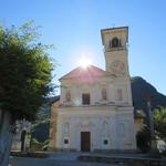 die schöne Kirche von Arogno. Arogno ist das letzte Dorf vor der italienischen Grenze