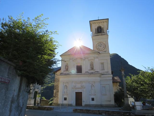 die schöne Kirche von Arogno. Arogno ist das letzte Dorf vor der italienischen Grenze