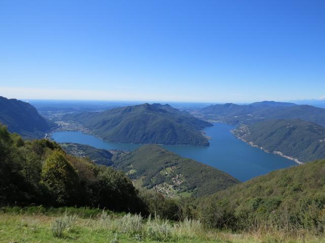 Blick auf den Lago di Lugano. In der Mitte der Monte San Giorgio. Dort oben waren wir auch schon