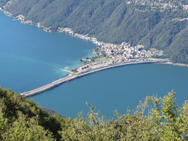 Blick auf den Damm von Melide