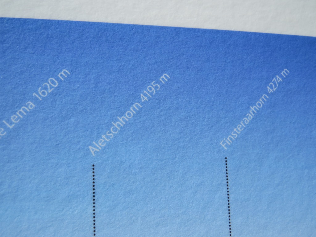 diese Berge sieht man auf dem Breitbildfoto