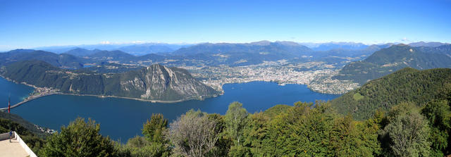 sehr schönes Breitbildfoto mit Blick auf den Luganersee