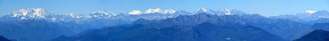 traumhaft schönes Breitbildfoto mit Blick in die Walliser und Berner Alpen. Bei Breitbildfotos auf Vollgrösse klicken