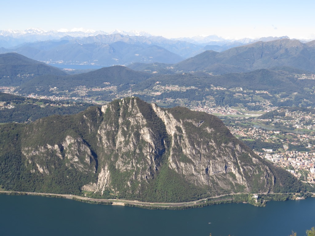 Blick auf den San Salvatore. Dort oben waren wir auch schon