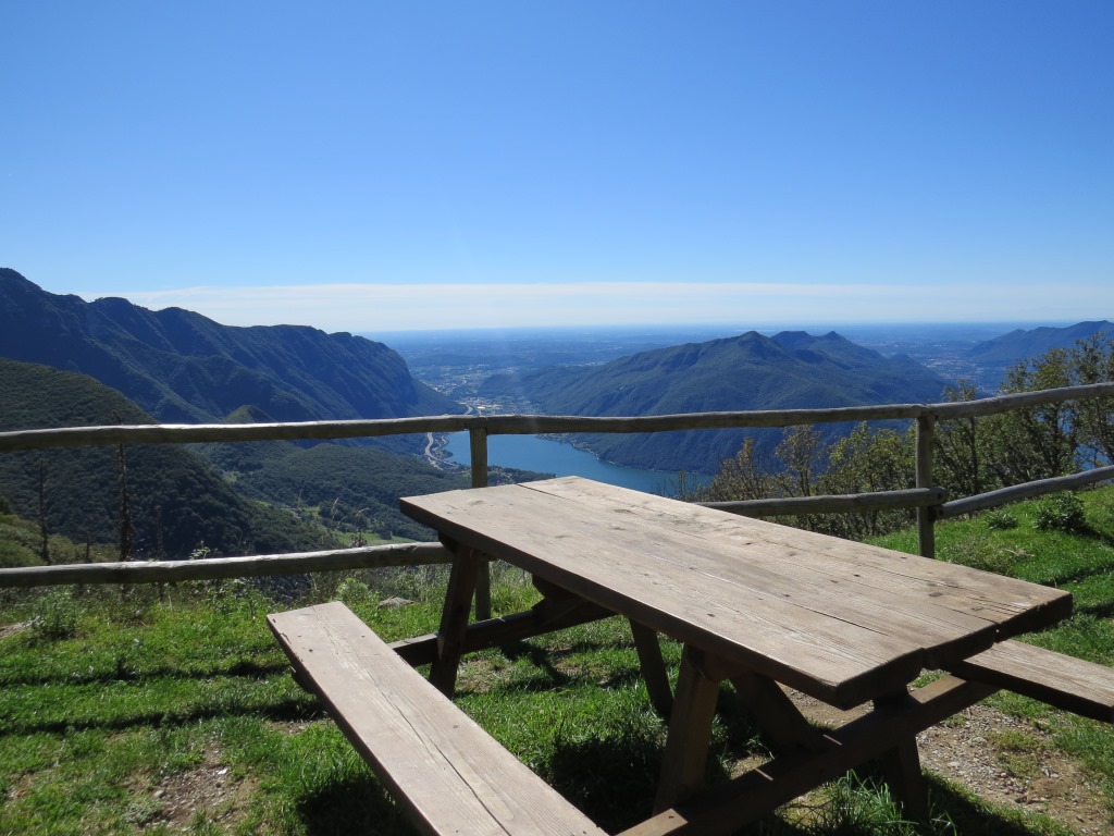 vorbei am schönen Kinderspielplatz