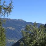 Blick auf der anderen Seite der Leventina auf den Matro