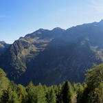 schönes Breitbildfoto mit Blick auf die Alpe Sponda, Cima Bianca, Pizzo di Mezzodì und Pizzo Barone