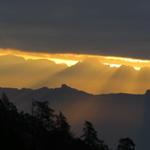 Blick von der Alp Vedlè 1986 m.ü.M. hinüber zum Matro in die Bündner Berge. Einfach traumhaft