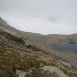 der weitere Wegverlauf führt links am Bergsee vorbei