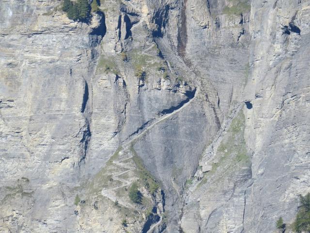 Blick zum Gemmipassweg. Diesen Weg haben wir auch schon unter die Füsse genommen