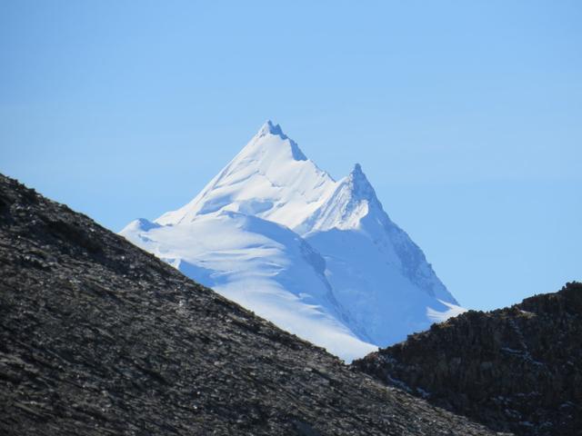 so schön das Weisshorn schaut hervor