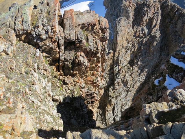 auch das Torrenthorn hat zwei Gesichter. Die eine Seite lieblich und gefahrlos (Aufstiegsroute). Blick auf der anderen Seite