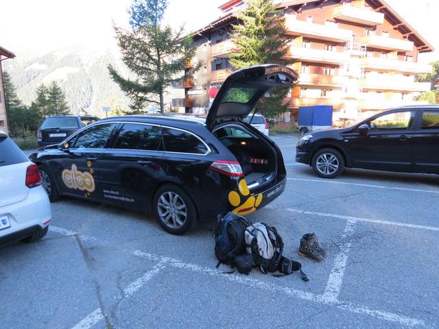 beim grossen Parkplatz neben der Talstation der Richinen Sesselbahn 1604 m.ü.M. in Bellwald