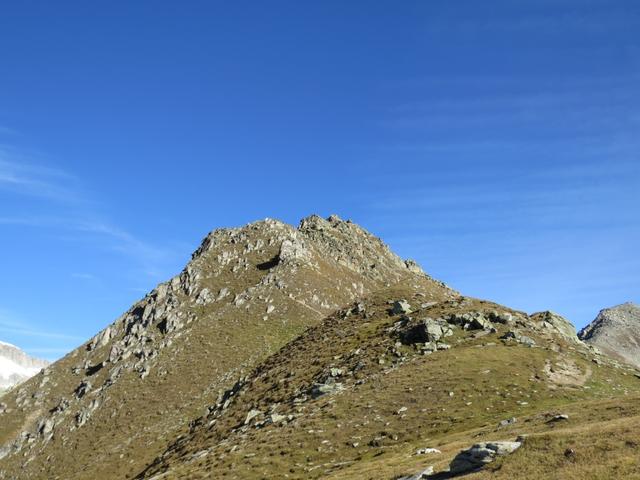 alles am breiten Grat entlang, wandern wir nun aufwärts zum Risihorn