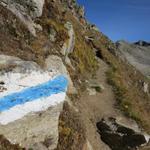 beim Gipfelaufbau wird der Bergweg nun weiss-blau-weiss