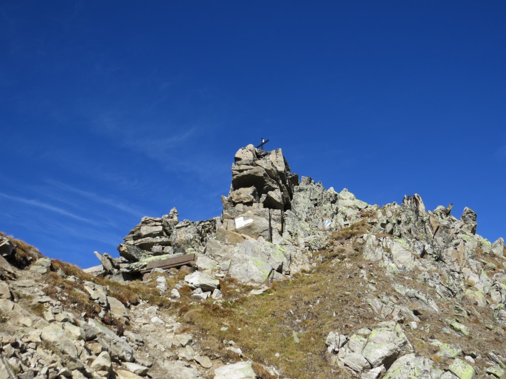 Blick hinauf zum Gipfel. Es fehlen nur noch ein paar Meter