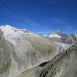 Blick zu den Wannenhörner und rechts davon der Finsteraarhorn