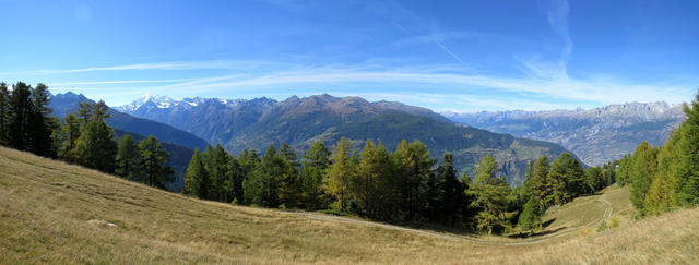 schönes Breitbildfoto bei Sänntum Bord aufgenommen, mit Blick ins Matter- und Saasertal