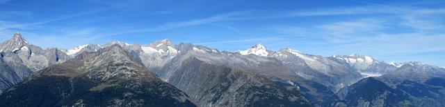 sehr schönes Breitbildfoto mit Blick zum Bietschhorn, Nesthorn, Aletschhorn und Wannenhorn