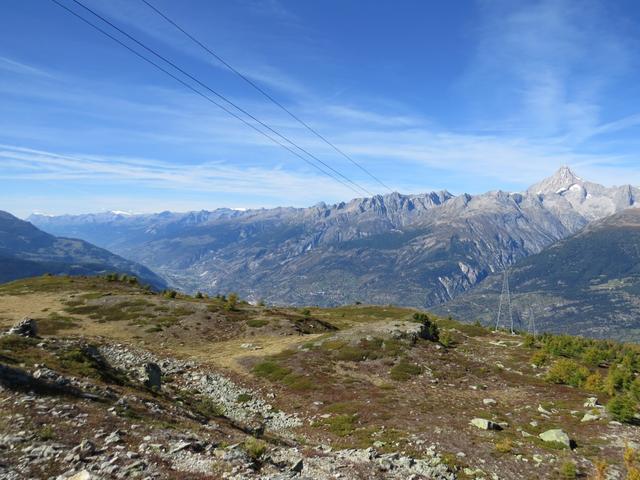 weiter geht unsere Rundwanderung mit sehr schöner Aussicht Richtung Punkt 2097 m.ü.M.