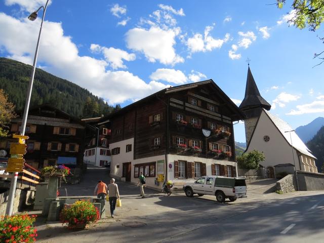 beim Dorfzentrum Langwies mit seiner schönen Kirche