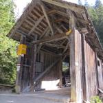 über diese schöne Holzbrücke überqueren wir den Fondeier Bach