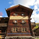 ein typisches Walserdorf mit sehr schönen alten Häuser