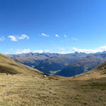 Breitbildfoto von der Latschüelfurgga aus gesehen Richtung Landwassertal