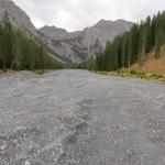 Blick auf den ausgetrockneten Welschtobelbach und ins Welschtobel