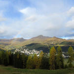 schönes Breitbildfoto mit Blick nach Arosa. Der Regen ist an uns vorbeigezogen