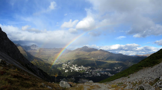 was für ein schöner Anblick! Ein sehr schöner Regenbogen über Arosa