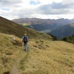 bei der Weggabelung Punkt 1953 m.ü.M. wir steigen ab zur Alpsiedlung Stafelalp