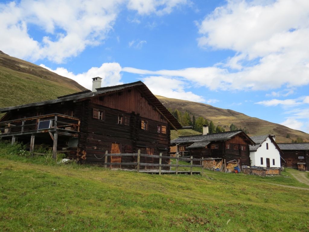 eine schöne Alpsiedlung auf der Sonnenseite des Landwassertal