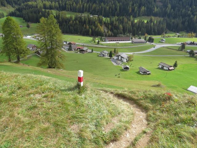 Blick auf Frauenkirch im Landwassertal. Eine schöne Wanderung geht zu Ende. Zum Glück hat es nicht geregnet