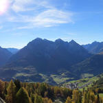 sehr schönes Breitbildfoto mit Blick in die Unterengadiner Bergwelt