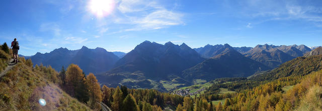 sehr schönes Breitbildfoto mit Blick in die Unterengadiner Bergwelt