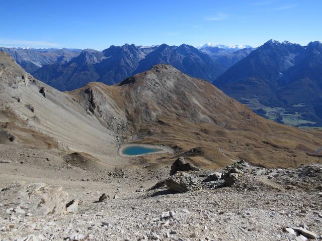 Blick vom Sattel aus hinunter zum Lai da Minschun