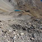 steil und über Geröll führt der Bergweg nun abwärts