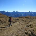 bei so einer traumhaften Aussicht wandern wir weiter abwärts zur Alp Clünas