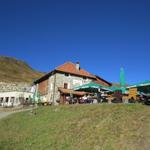 bei der Bergstation auf Prui 2064 m.ü.M. mit Blick auf das Berggasthaus