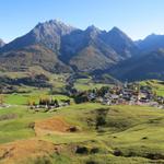 während der Fahrt auf der Sesselbahn konnten wir folgende Aussicht geniessen: Ftan mit Piz Plavna, Piz Minger und Piz Pisoc