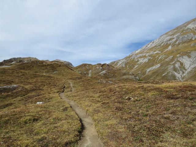 bei Punkt 2110 m.ü.M. biegt der Wanderweg ein bisschen in den Schiatobel hinein