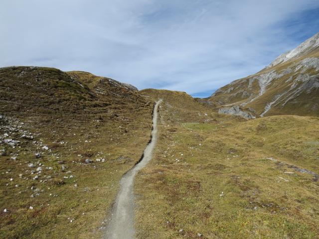 mit dieser Variante umgeht man ein bisschen die Skipisten, die im Sommer definitiv keine Pracht sind