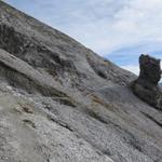 der Bergweg führt einem direkt an dieser markanten Felsnase vorbei